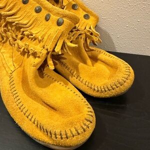 Minnetonka Yellow Suede Fringe Moccasin Boots 9.5 Boho Western